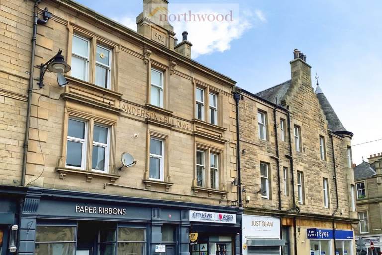 Lovely first time buyer's flat in Bo'ness, a 30 to 40 minute drive from Edinburgh 