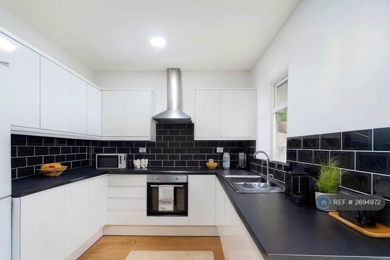 4 bedroom house in Moseley Road, Levenshulme, Manchester, M19 (4 bed) (#2694972)