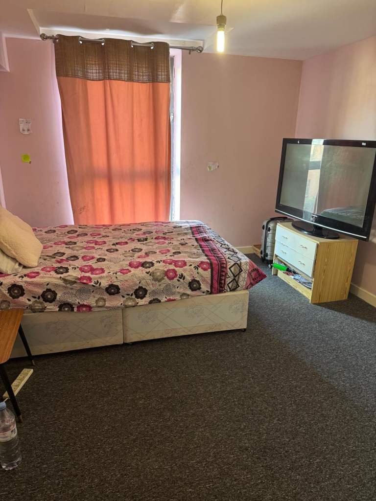 Double room available in hayes near Heathrow 