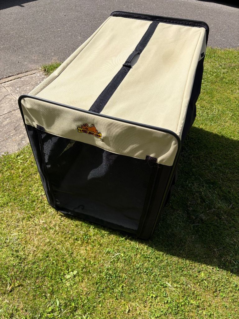 Lazybones mobile zip up dog crate