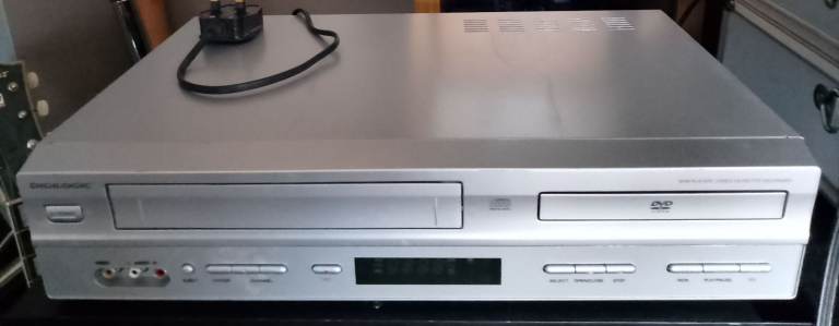 Panasonic NV-VP30 DVD/VCR Combo Player – Silver, Good Condition