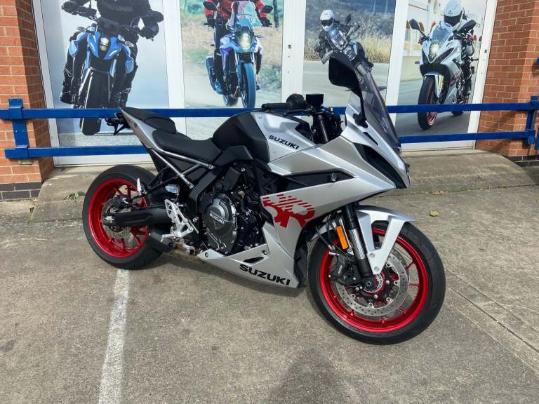 SUZUKI GSX-8R,ONLY 2170 MILES, IMMACULATE!