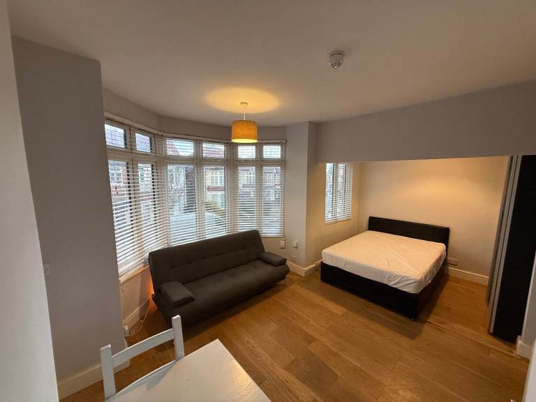 HA1 Large en-suite rooms in 5 bed house /All Bills included/Available now 