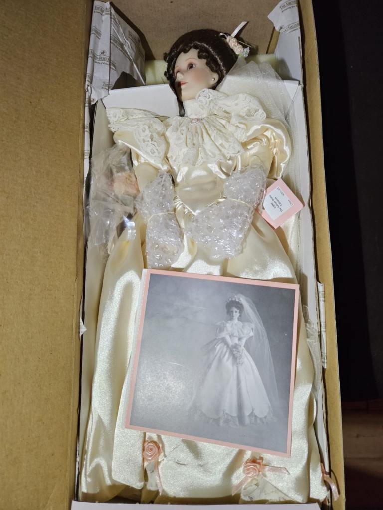 Porcelain dolls 10th Anniversary Yolanda Bello vintage Ashton Drake 'Picture-Perfect Babies'