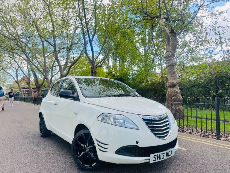 Chrysler Ypsilon 2013, Manual, Petrol, MUST SEE !!