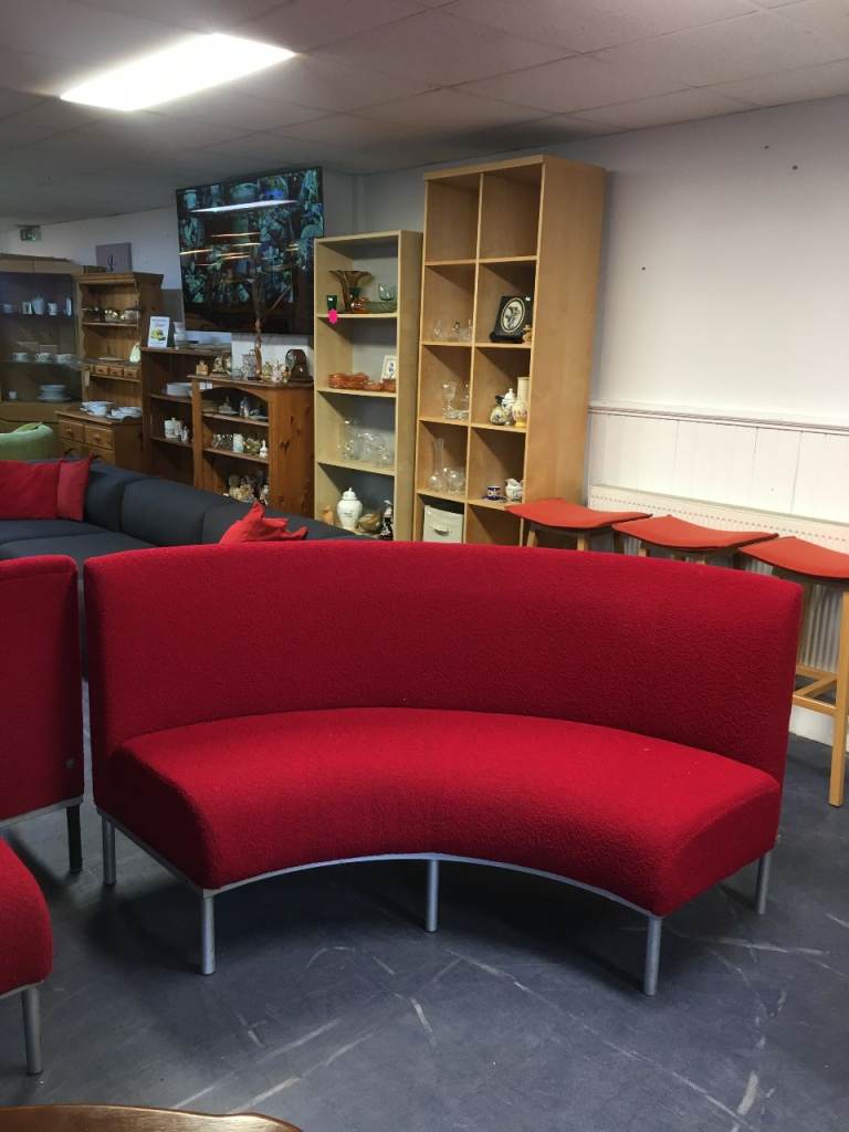 Curved Reception/Office Red Sofa TCL Reuse 104172