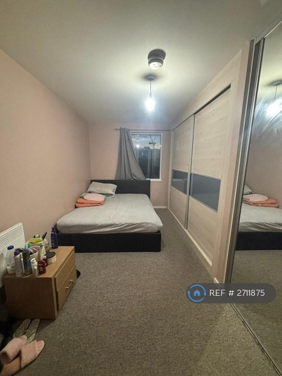 2 bedroom flat in London Road, Isleworth, TW7 (2 bed) (#2711875)