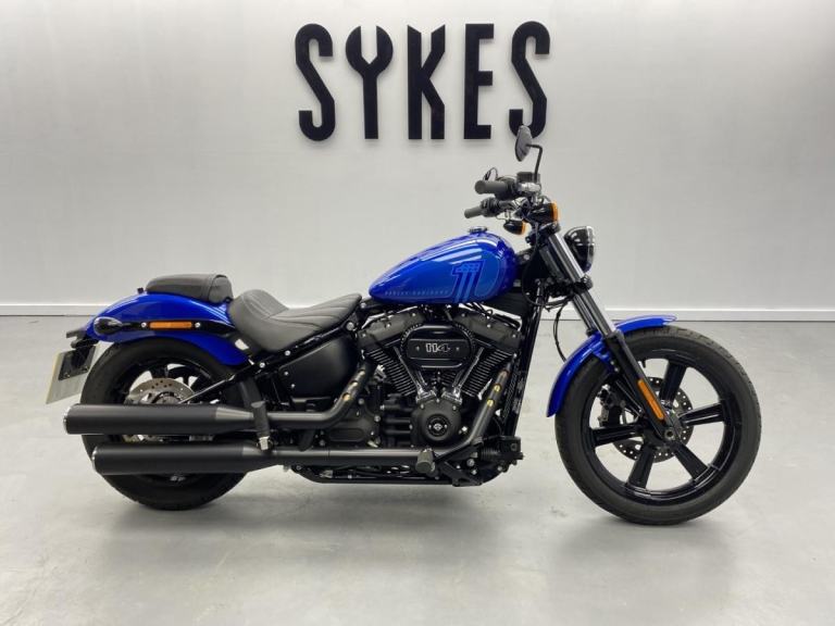 2024 Harley-Davidson FXBBS Softail Street Bob 114 in Blue Burst