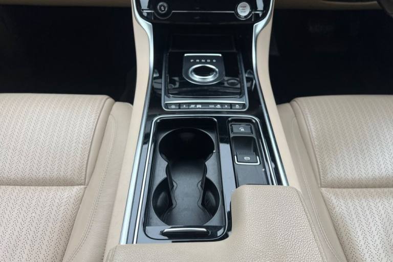 2018 Jaguar XF 2.0d Prestige Saloon 4dr Diesel Auto Euro 6 (s/s) (180 ps) Rear Parking Aid Saloon...