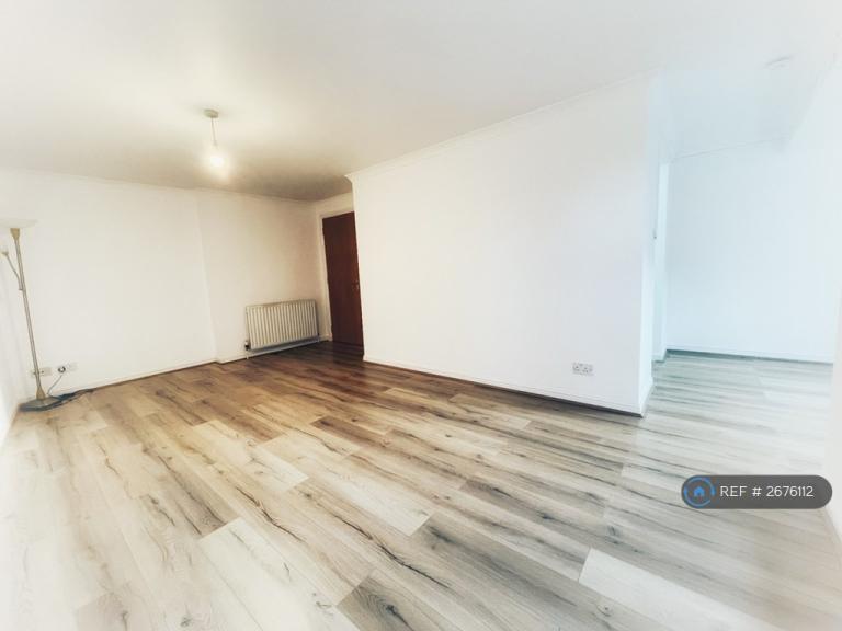 2 bedroom flat in Benalder Street, Glasgow, G11 (2 bed) (#2676112)