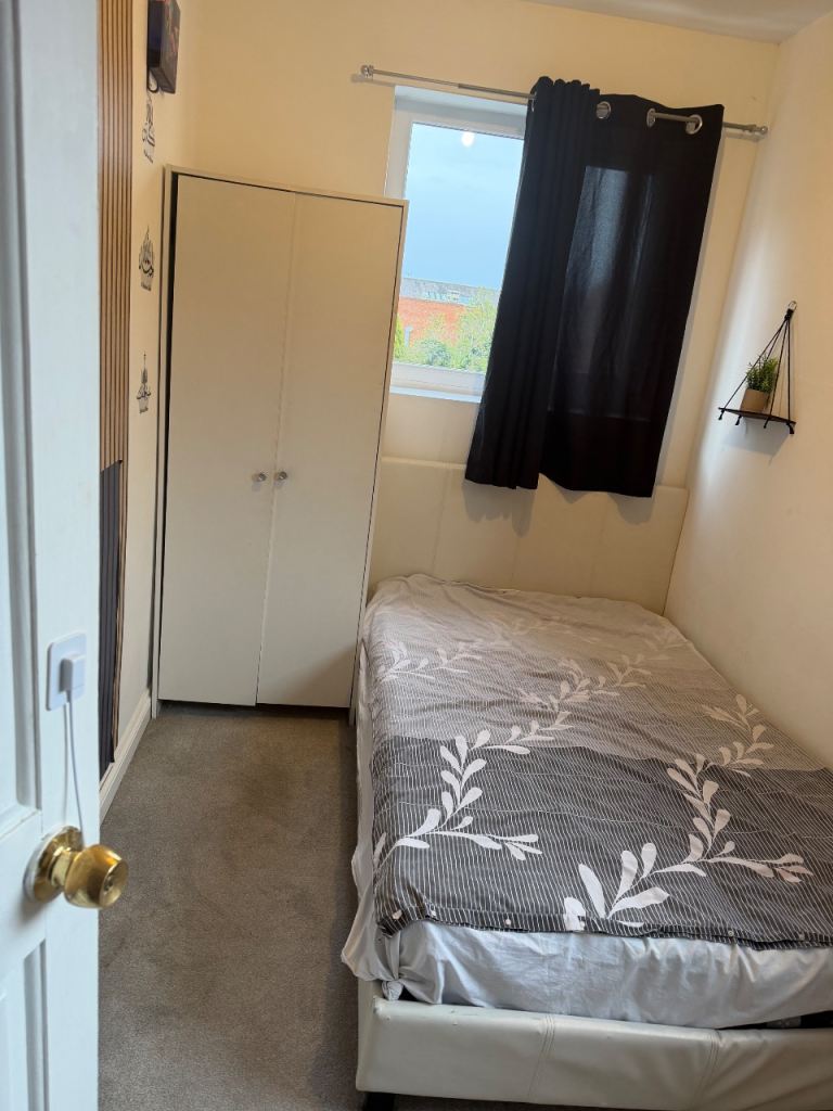 Room to rent for girls