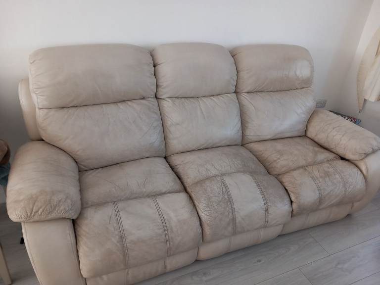 3 seater and 2 seater cream leather sofas with 4 recliners