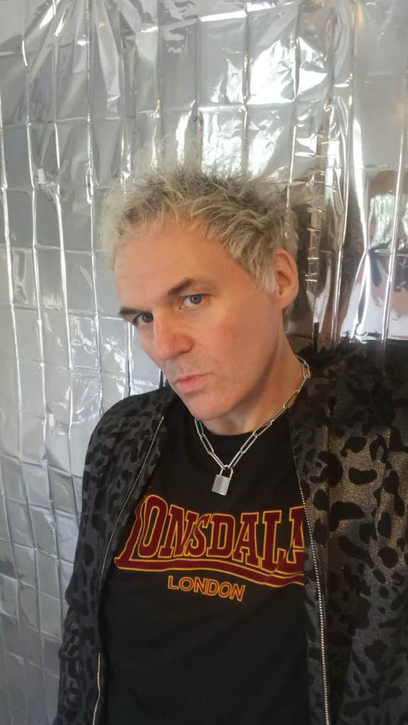 Guitarist Wanted in Leeds Area by Singer