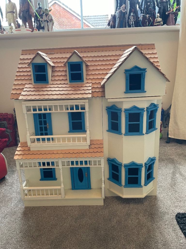 Traditional 3 story large dolls house