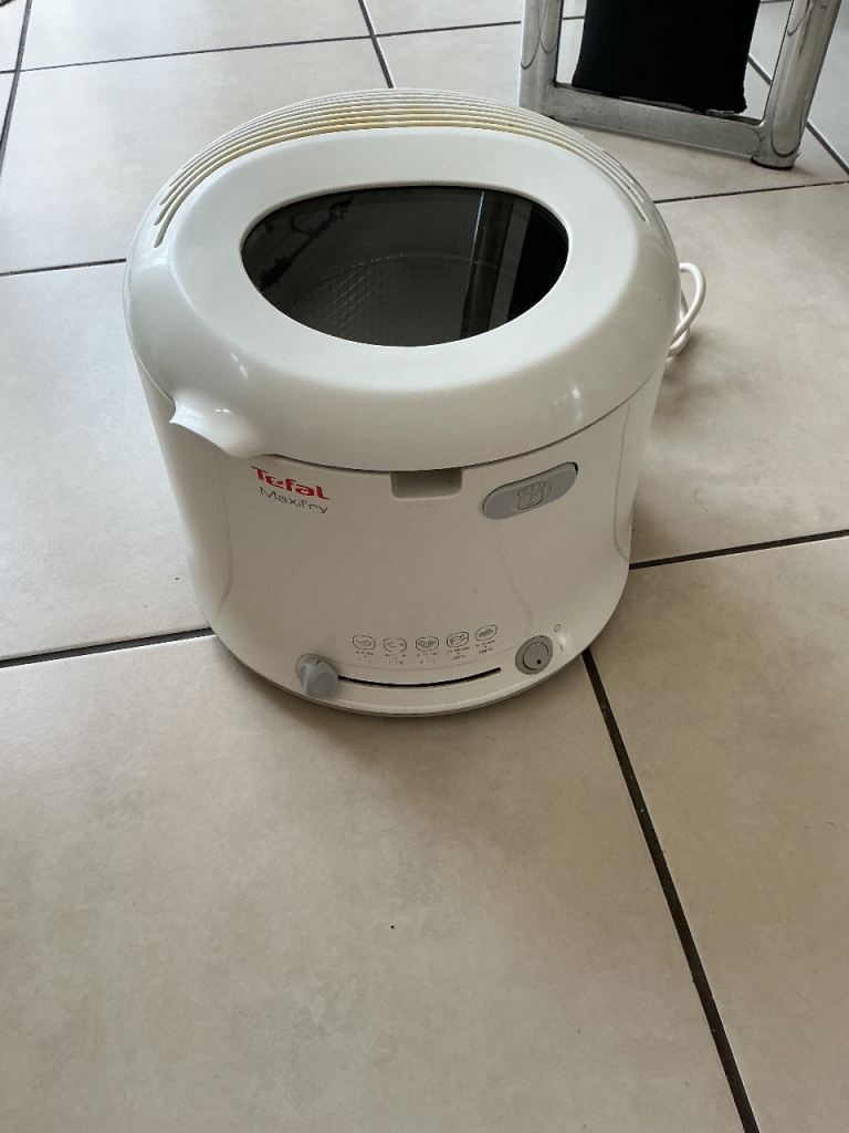 Tefal maxifry family deep fat fryer white