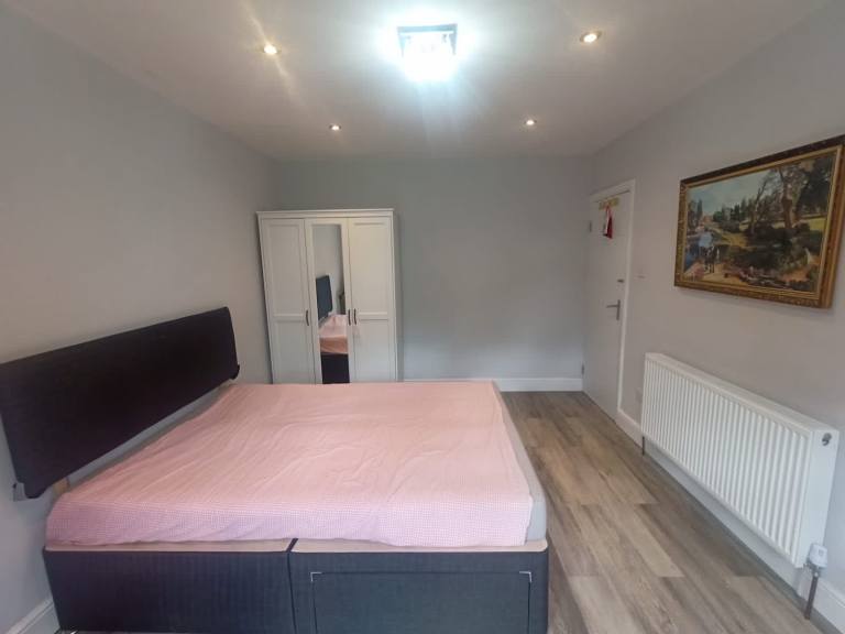 Double room to rent in Rayners Lane Harrow 