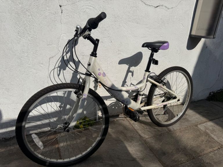 Kids Bike White with Purple Seat – Good Condition
