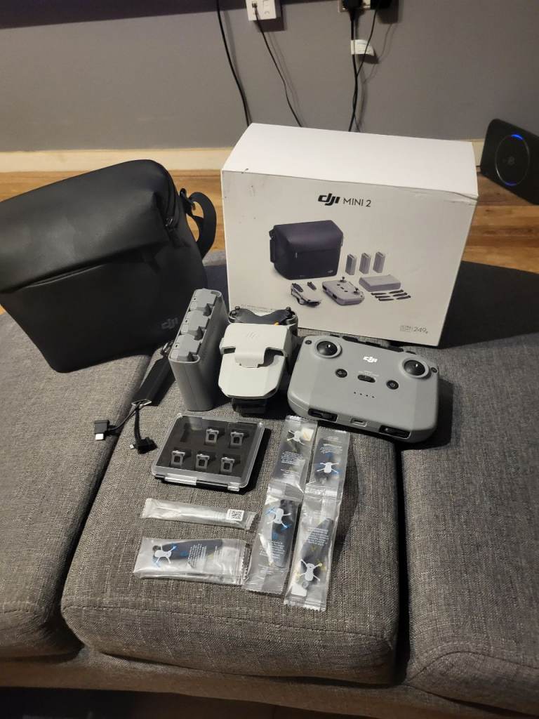 Dji mini drone, 3 battery's,Controllor ,plus loads of assessories