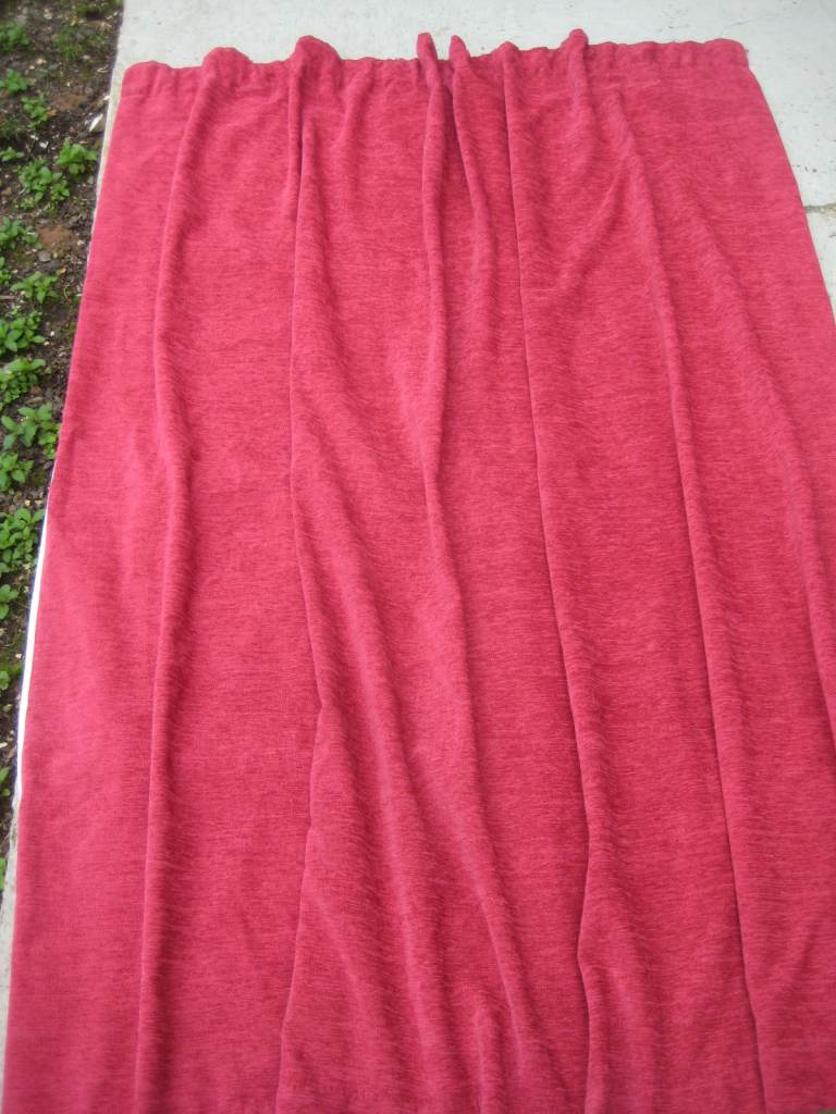 Wilko SINGLE Red Fabric Lined Curtain 180 cm High by 156 cm Wide for £8.00