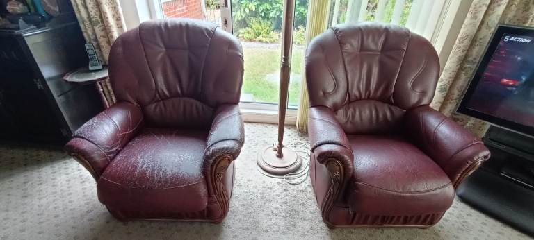Red leatherette three piece suite 