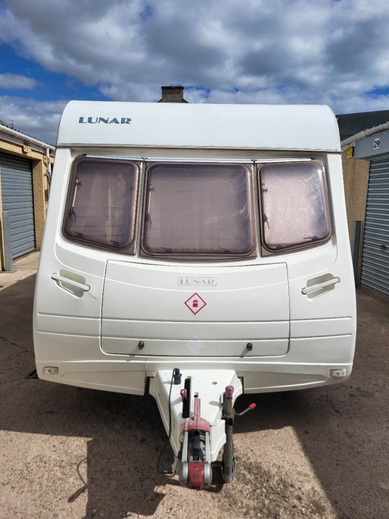 2006 Lunar Zenith 6 berth caravan