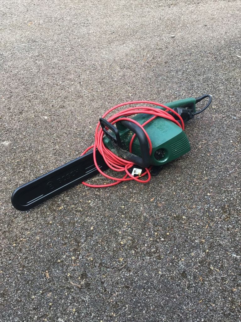 BOSCH ELECTRIC 35 CHAINSAW BOXED AS NEW WITH INSTRUCTION MANUAL - POST OR COLLECT WEYBRIDGE SURREY
