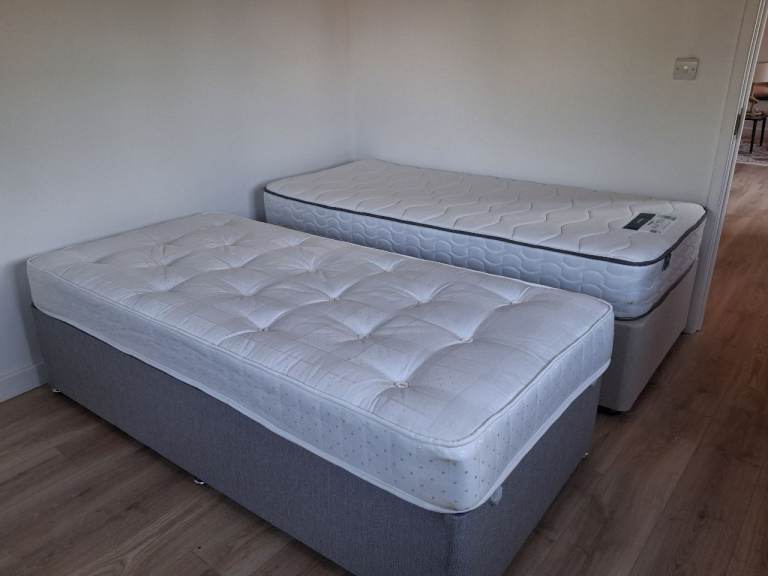 2 single beds