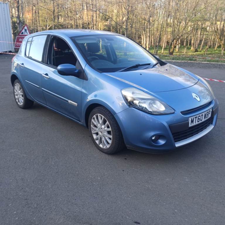 Renault clio 1.2 2010 68 thousand miles full mot