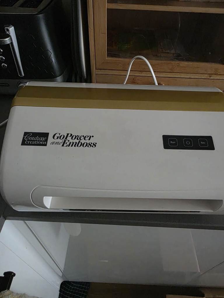 Couture Creations GoPower and Emboss Electronic Machine – As Good As New
