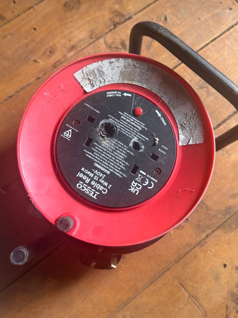 TESCO 15 Metre Cable Reel - Red, Fair Condition