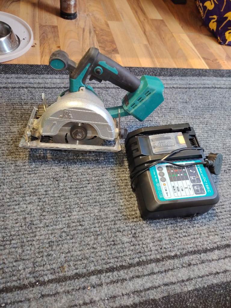 Makita style rip saw