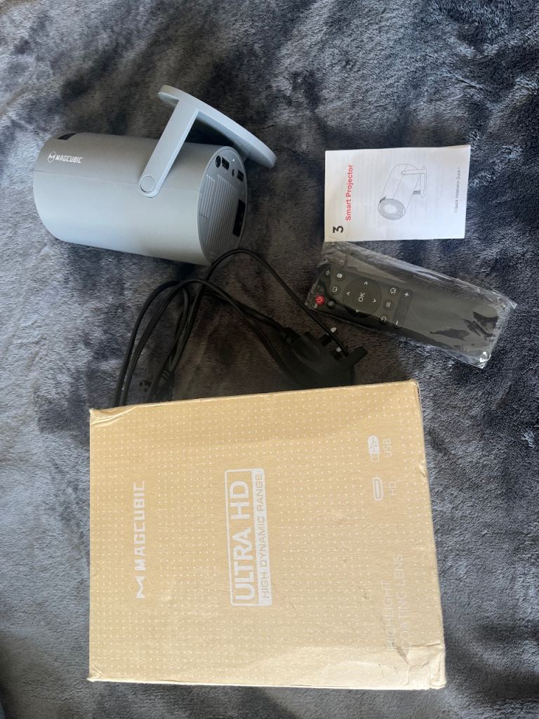 Magcubic projector 
