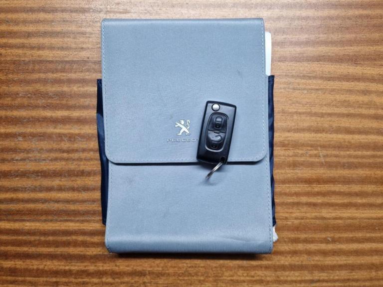 PEUGEOT 3008 1.6 HDi Allure Euro 5 5dr 2013