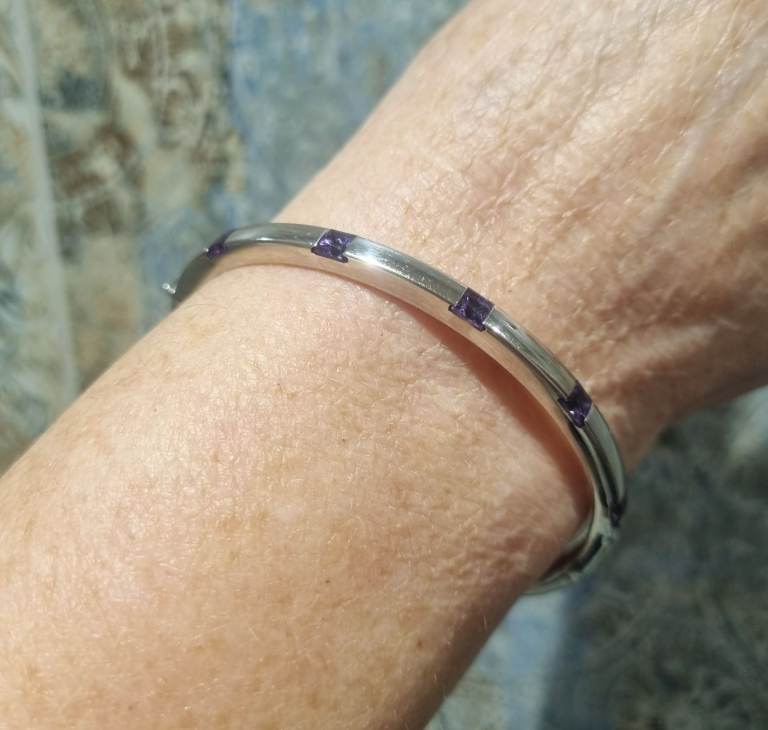 Gold 9ct Bangle / Bracelet with amethysts. 