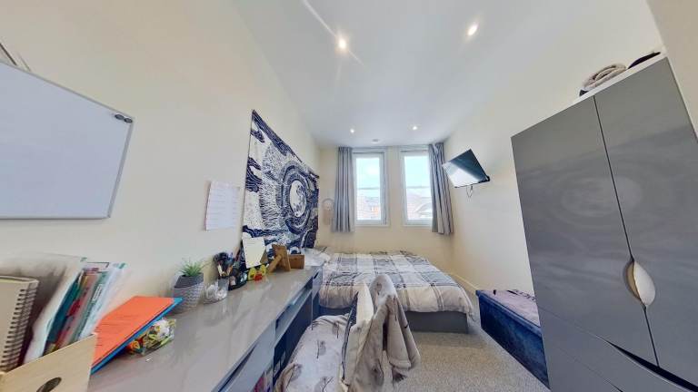 Ensuite rooms- Immediate Move-In - 2 Ormiston house