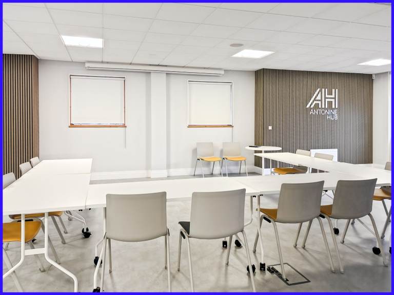 Falkirk - FK1 1XE, Open plan office space for 10 people in Regus Antonine Hub