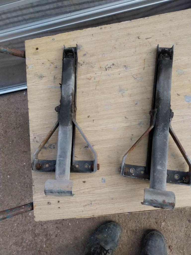 Pair of caravan stabiliser legs 