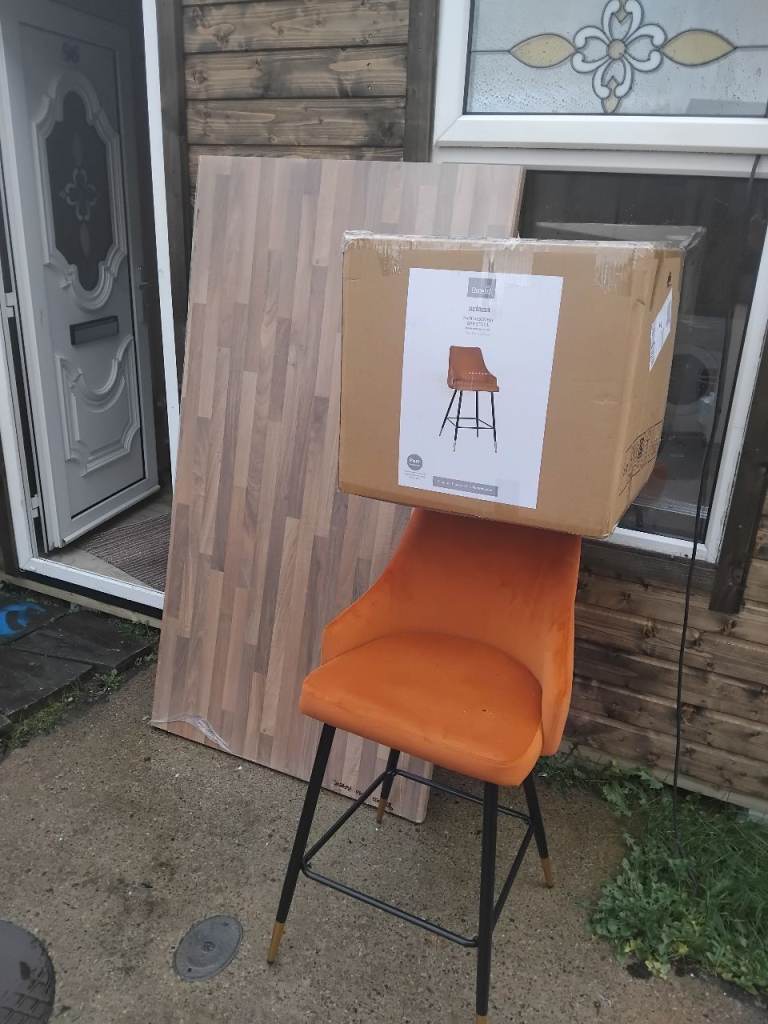 Breakfast bar table top and stools