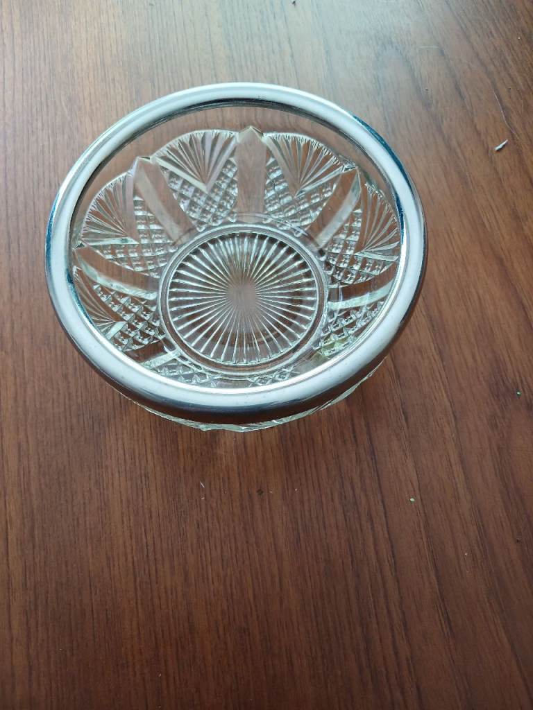 Glass dish 