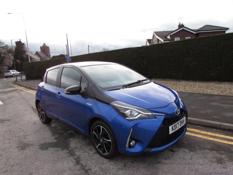 2017 Toyota Yaris 1.5 Hybrid Red Bi-tone 5dr CVT HATCHBACK Petrol/Electric Hybrid Automatic