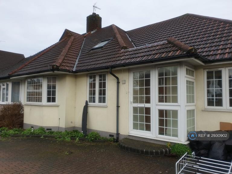 4 bedroom house in Camborne Way, Hounslow, TW5 (4 bed) (#2930902)