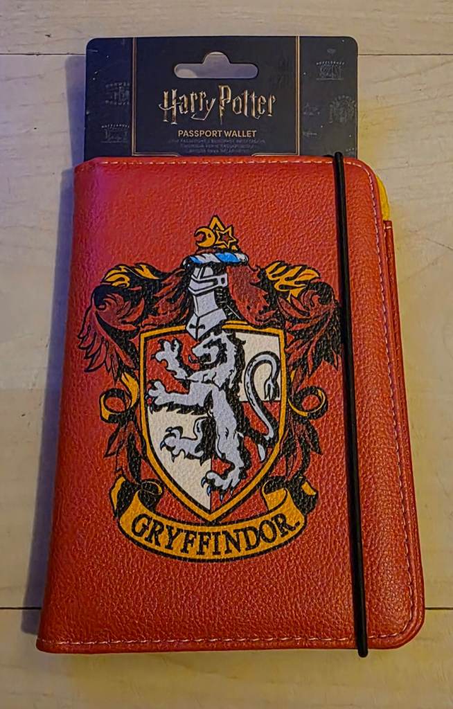 Harry Potter "Gryffindor" Passport Wallet *New*
