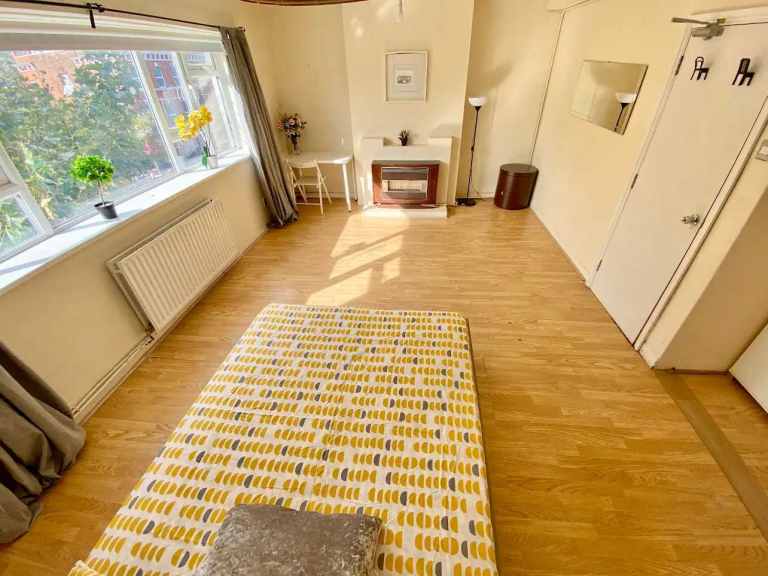 🔑 LOVELY DOUBLE ROOM IN STRATFORD ✨
