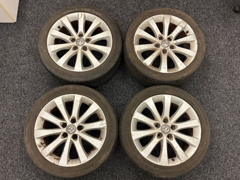 4x Vauxhall Astra alloys and tires 