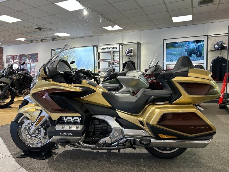 2025 HONDA GL1800 GOLD WING TOUR DCT  50TH ANNIVERSARY - ETERNAL GOLD