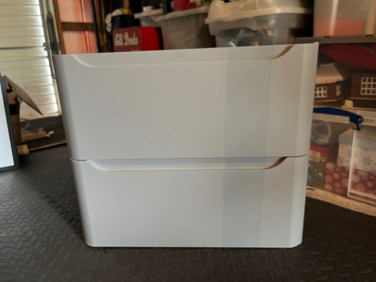 Wall hung bathroom vanity unit