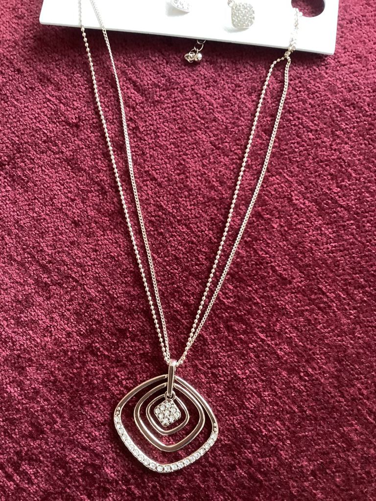 New M&S Attractive costume jewellery set  