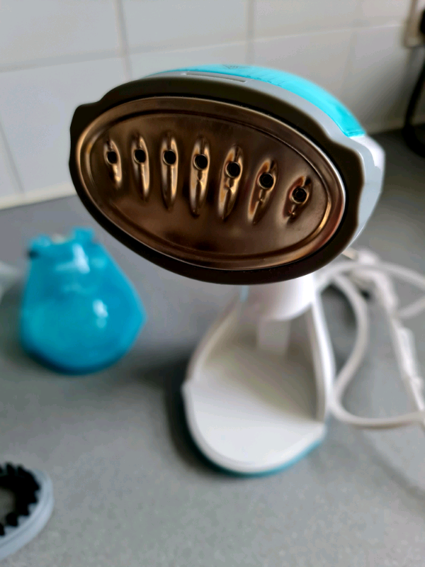 Handheld garment steamer