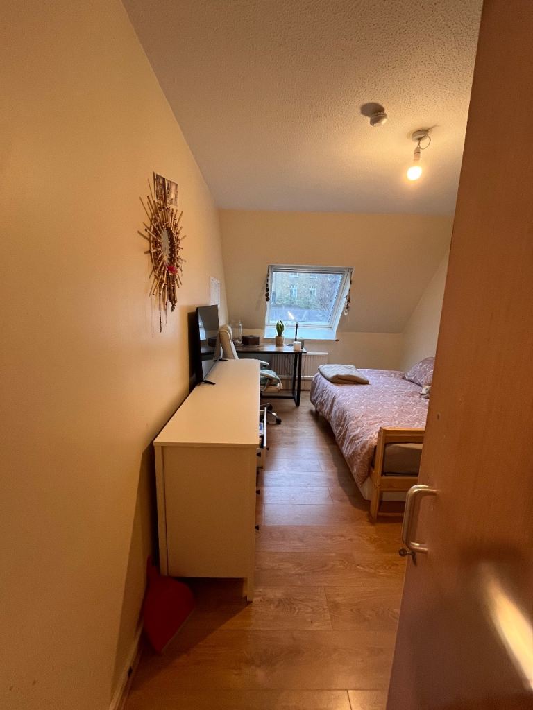 1 Bedroom available in lovely 3 Bedroom flat