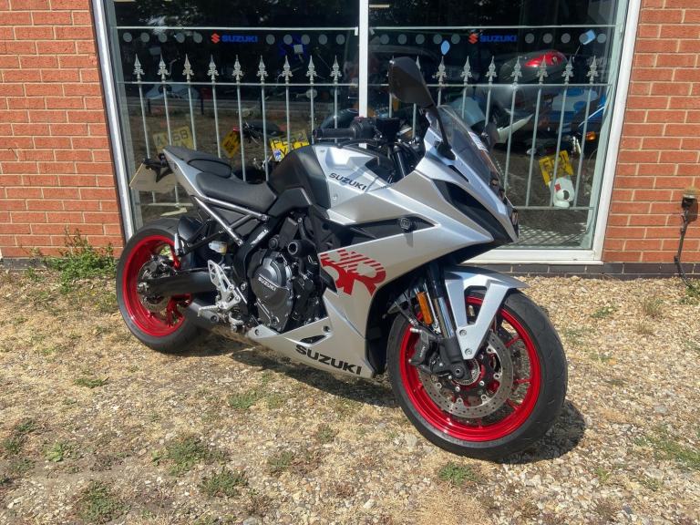 SUZUKI GSX-8R, ONE LADY OWNER, F.S.H, NICE EXTRAS, MINT CONDITION!